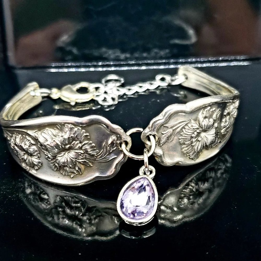 Vintage Rogers 1908 "Carnation" pattern silverplate bracelet.  Accented with lav
